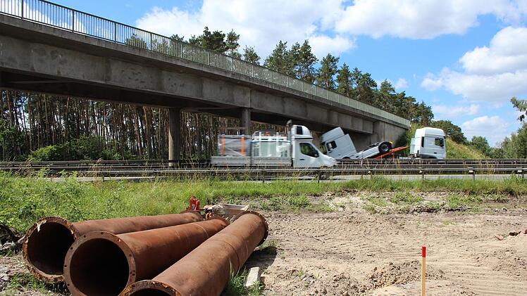 Diese Brücke über die A3 zwischen Röttenbach und Niederlindach wird in der Nacht zum Sonntag abgerissen.  Foto: Andreas Dorsch