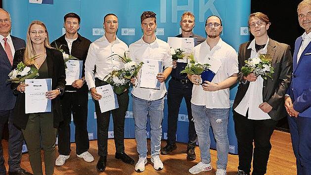 Die Preisträger mit (links) Martin Oberle und Michael Thiem (rechts)