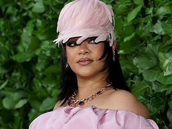 Rihanna Die Sängerin kam mit dem Schrecken davon: Das Haus von Rihanna wurde von einer Unbekannten beschossen.