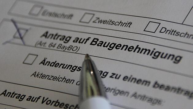 Der Marktgemeinderat Burkardroth hat sich in seiner j&uuml;ngsten Sitzung wieder mit vielen Bauantr&auml;gen besch&auml;ftigt. Foto: Johannes Schlereth