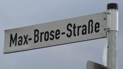 Hallstadt hat eine Max-Brose-Straße. In Coburg ist sie umstritten. Foto: Ronald Rinklef