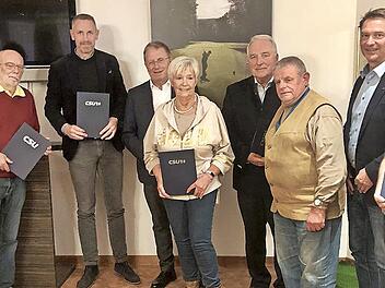 Ehrungen beim CSU-Ortsverband Thurnau; unser Bild zeigt (von links) Walter Hofmann, Heinz Spielbühler, Bürgermeister Martin Bernreuther, Kreisvorsitzenden Henry Schramm, Rosita Biniasch, Norbert Lawatsch, Ehrenvorsitzenden Georg Richter, Ortsvorsi...