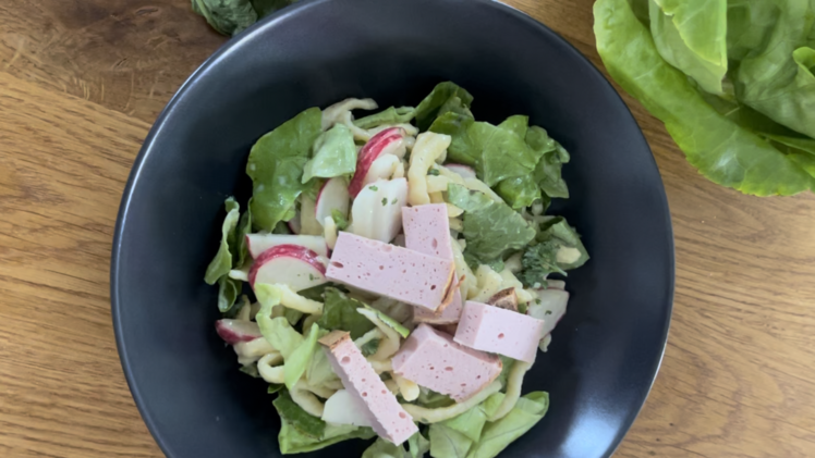 Leberk&auml;se-Salat mit Sp&auml;tzle