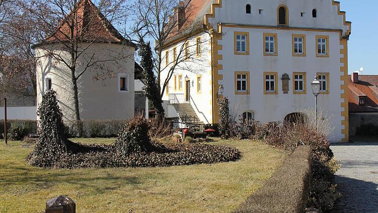 Bei Schloss Trunstadt muss nun wohl mehr als nur die Fassade erneuert werden. Foto: Michael Gründel