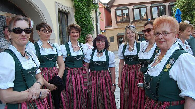 Fesch: Schützendamen