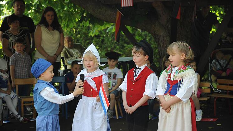 Durch viele fremde Länder führte die Weltreise der beiden Kinder. Foto: privat