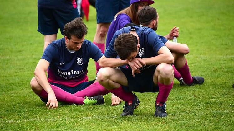 Der FC Rottershausen ist Kreisklassist nach einem dramatischen Sieg im Elfmeterschießen gegen den SV Niederlauer. Foto: Anders