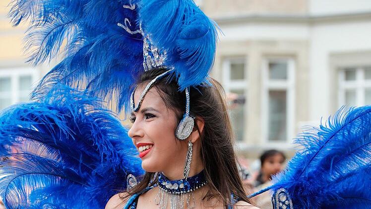Impressionen vom großen Samba-Umzug durch Coburg.  Foto: Matthias Hoch