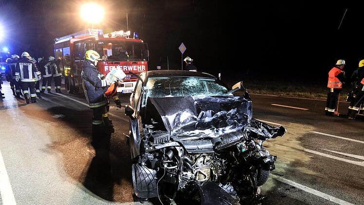 Bei Lisberg (Landkreis Bamberg) kam es am Mittwoch zu einem Unfall mit einem Schwerverletzten. Foto: NEWS5 / Merzbach