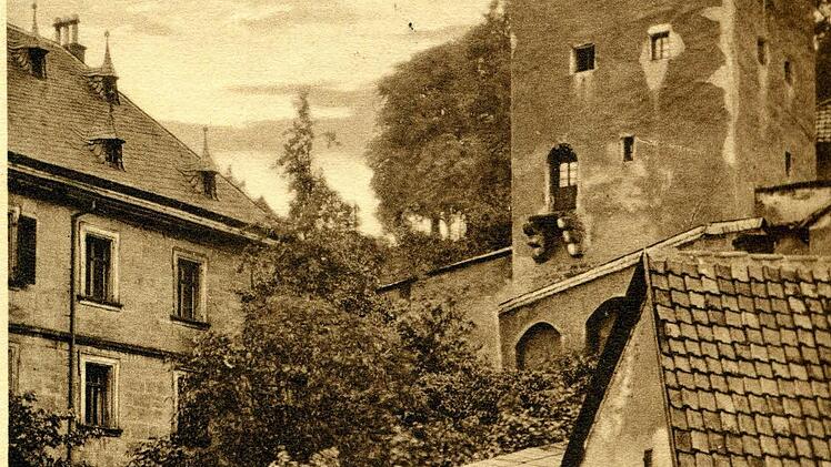 Das Fachwerk des Roten Turms ist nicht immer zu sehen gewesen (Bild vermutlich aus den dreißiger Jahren). Foto: Archiv Stephan Tiroch