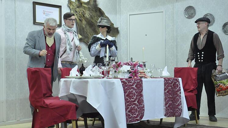 Sie schafften etwas, worüber manche Theatergruppe neidisch werden könnte: Sie begeisterten zwei Stunden lang ihr Publikum auf höchstem Niveau.  Foto: Peter Klopf