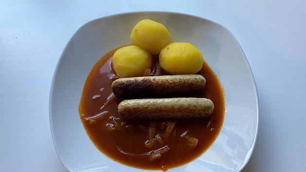 fraenkische-bratwuerste-zwiebel-bier-sosse