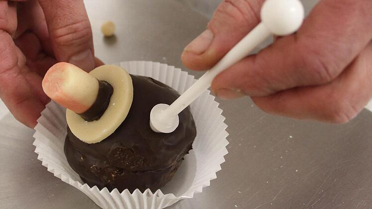 In der Bäckerei Groß werden zur Faschingszeit traditionelle Mohrenköpfe gebacken.  Foto: Sonja Adam