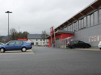 Zwischen Rothenkirchen und Pressig wurde auf der grünen Wiese ein neuer Supermarkt gebaut. Foto: Andreas Schmitt