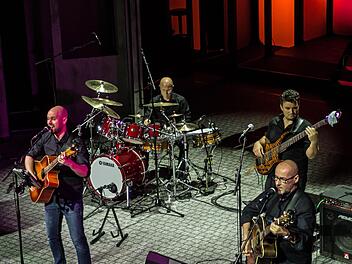 Reichlich Applaus verdiente sich die Band Black Star bei ihrem Auftritt im Landestheater Coburg im Rahmen des Festivals "It'z Jazz".Foto: Jochen Berger
