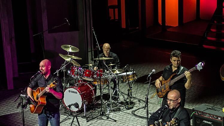 Reichlich Applaus verdiente sich die Band Black Star bei ihrem Auftritt im Landestheater Coburg im Rahmen des Festivals "It'z Jazz".Foto: Jochen Berger