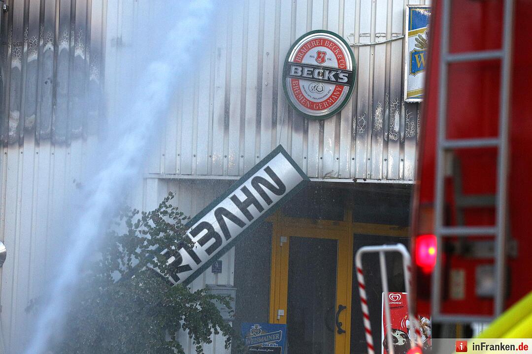 Grossbrand nach Explosion auf Indoor-Kartbahn Foto: News5/Herse