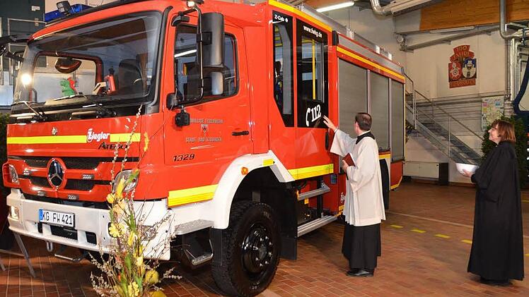 Das neue Hilfeleistungslöschfahrzeug (HLF 10) wurde an die Freiwillige Feuerwehr Bad Kissingen übergeben. Foto: Peter Rauch