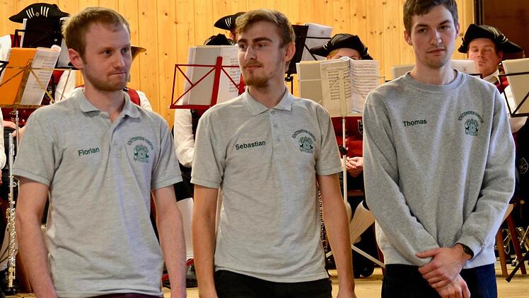 Der Zahlbacher Schützennachwuchs von links: Florian Wehner, Sebastian Kessler und Thomas Rottenberger.  Foto: Kathrin Kupka-Hahn