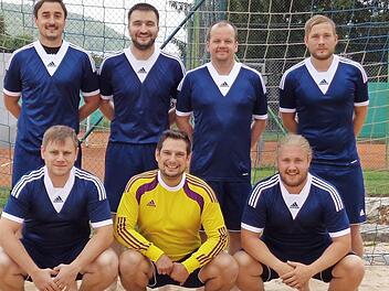 Die Fußballer des Stammtischvereins "1. FC 0815 Friedersdorf"  Foto: p.