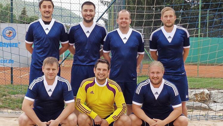 Die Fußballer des Stammtischvereins "1. FC 0815 Friedersdorf"  Foto: p.