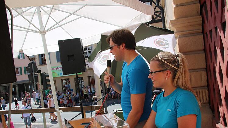 Der städtische Jugendbeauftragte Holger Then moderierte das Fest auf dem Marktplatz.Matthias Einwag