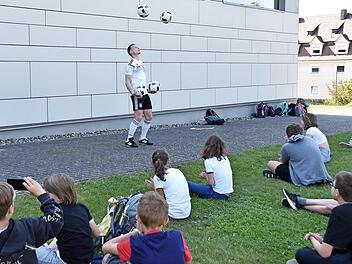 Der Fu&szlig;balljongleur Sebastian Landauer aus M&uuml;nchen begeisterte bei der CVG-Summer School.