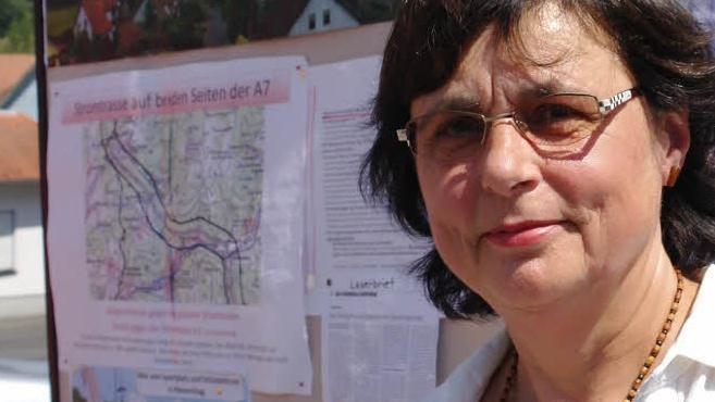 Regina Schwarzer aus Weißenbach stellt die Notwendigkeit der Trasse prinzipiell in Frage. Foto: Stephanie Elm