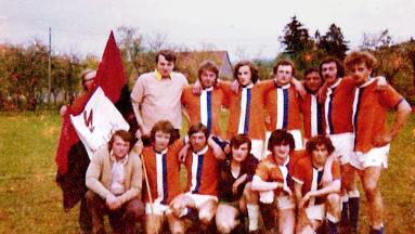 Ihrem Namen "Blitz" machten die Roßlacher Stammtischfreunde bei zahlreichen Fußballspielen alle Ehre. Die Erlöse gingen oftmals an soziale Einrichtungen.  privat