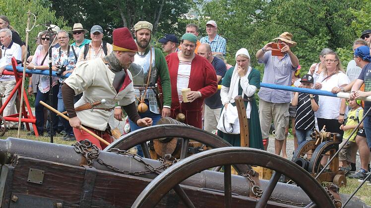 Historisches Kriegsgerät  - Impressionen von der Zeitreise auf der Veste Coburg.Foto: Wolfgang Desombre