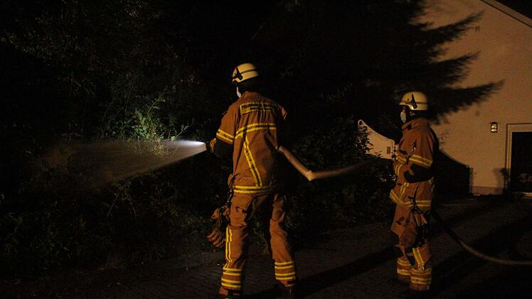 Feuer in Schuppen sorgt für starke Rauchentwicklung