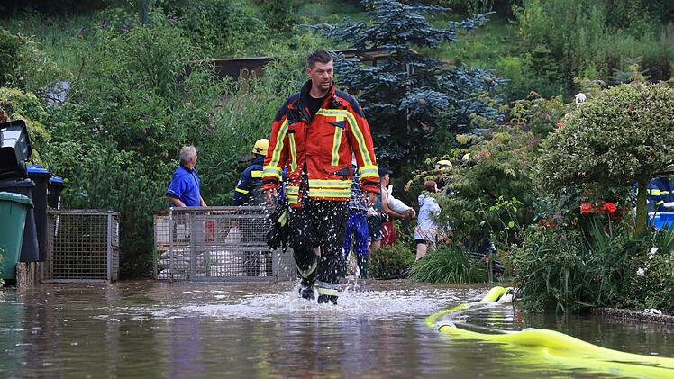 Überflutung in Heroldsbach.  Foto: Merzbach (News5)