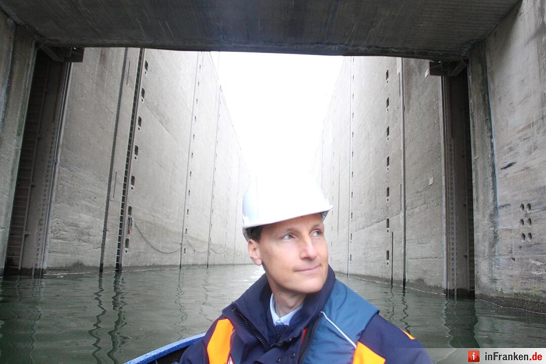 Auf Foto-Tour im  Inneren der Schleuse Erlangen