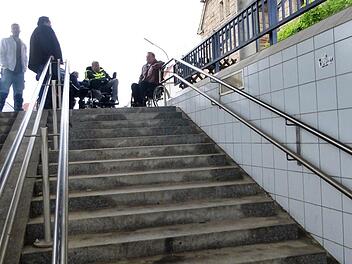 Boxenstopp an der Treppe: Diese Stufen werden bald durch einen Serpentinen-Zugang mit moderater Neigung erg&auml;nzt. Fotos: Annette Gropp