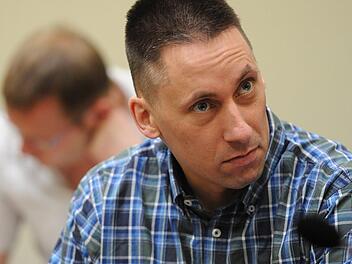 Archivbild: Die Angeklagten Holger G. (hinten) und Ralf Wohlleben sitzen am 200. Verhandlungstag am 23.04.2015 im Gerichtssaal im Oberlandesgericht in M&uuml;nchen (Bayern).  Foto: Andreas Gebert/dpa