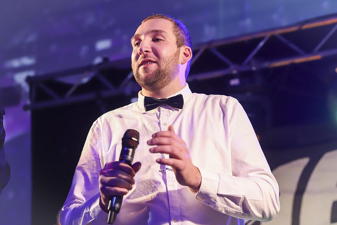 Es wurde in das Jahr 2025 gefeiert.