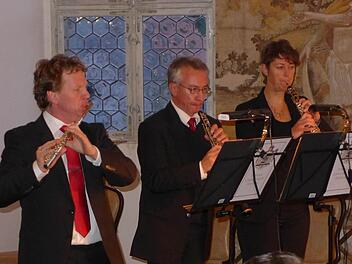 Der 1766 in Marktheidenfeld geborene Komponist Johann Friedrich Anton Fleischmann hatte in seiner "Sinfonie B-Dur für neun Bläser" der Flöte (links: Andreas Haas) die Hauptrolle zugedacht. Fotos: Meißner