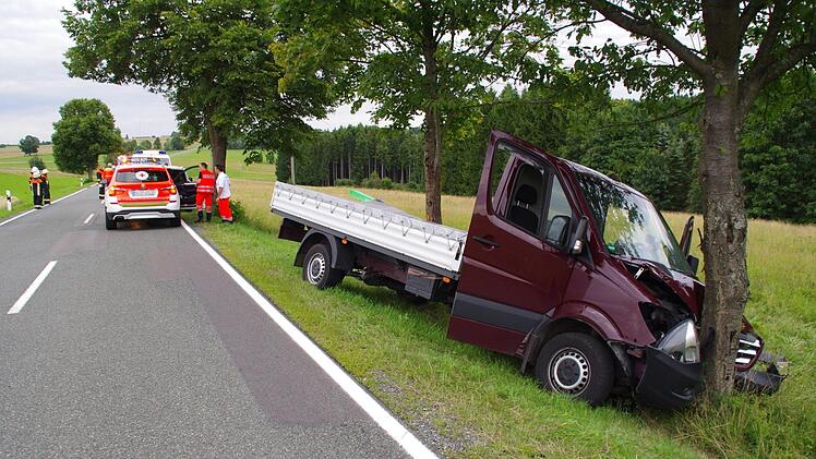 Bis Rettungskräfte an einem Unfallort eintreffen, müssen Passanten und Verkehrsteilnehmer Hilfe anbieten. Foto: Marco Meißner