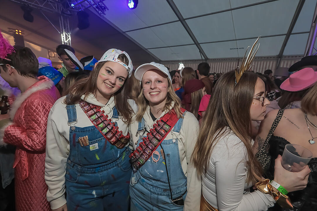 Im großen Festzelt wurde richtig gefeiert!