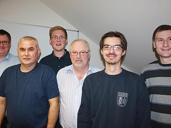 Jürgen Deichmann, Klaus Schlee, Bastian Selig, Alfred Trebisch, Robert Klose und Wolfgang Kautny (v. l.) bilden den Vorstand der Weisendorfer Feuerwehr. Fotos: Roland Meister