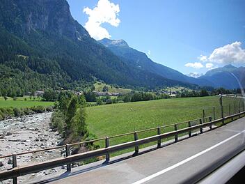 Die Rekordreise führte quer durch die Schweiz. Zwar konnten die Reisenden nicht aussteigen, dafür hatten sie bei Sonnenschein die beste Aussicht auf die Berge. Fotos: Carmen Schmitt