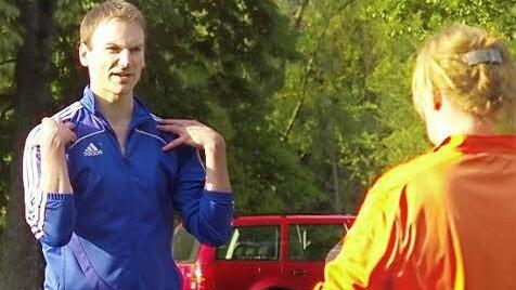 Simon Moritz gehört zum Lauftrainer-Team und gibt Tipps für einen besseren Laufstil und eine unverkrampfte Haltung. Fotos: Dagmar Besand