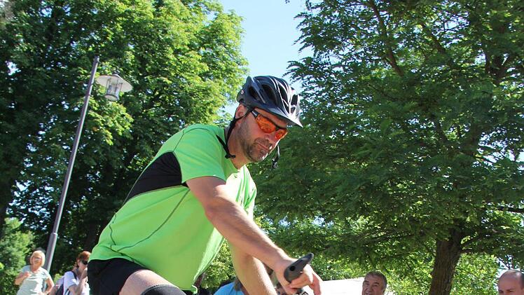 Schwerer als es aussah war die Slow-Bike-Challenge. An ihr beteiligte sich auch Dritter B&uuml;rgermeister J&uuml;rgen Heymann.