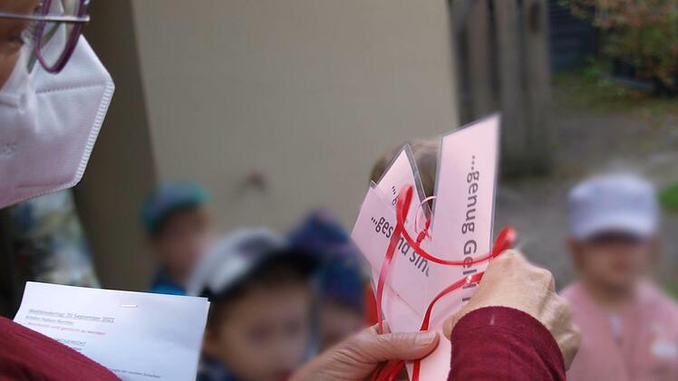 Bundestagsabgeordnete Sabine Dittmar nahm W&uuml;nsche der Kinder entgegen. Foto: Katharina W&ouml;ltche