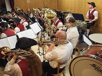 Zum Saisonabschluss präsentierte sich der Lauterer Musikverein mit einem Konzert. Fotos: Björn Hein