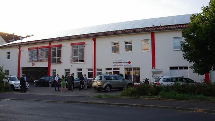 Das sanierte Gebäude, ehemals ein Lebensmittelmarkt, das jetzt vom Roten Kreuz genutzt wird.