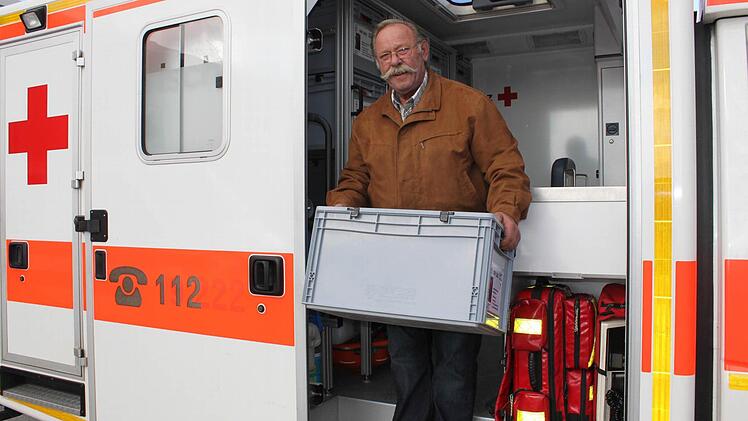 Manfred Biertempfel packt auch mit 70 Jahren noch mit an, wenn der BRK Kreisverband Haßberge ihn braucht.  Fotos: Katja Kölbl
