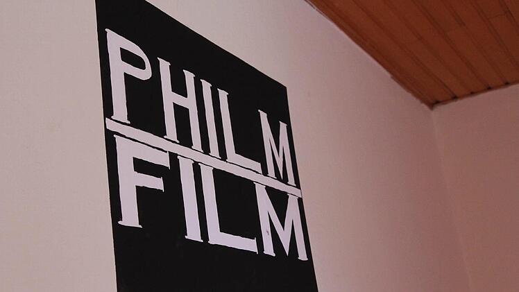 Auch an der Wand seiner Wohnung hat Philipp sein Projekt verewigt. Foto: Lena Alt