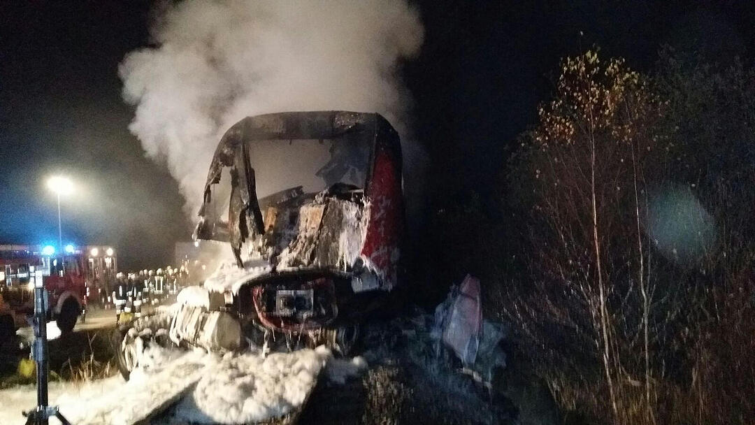 Erste Bilder: Schweres Zugunglueck in der Oberpfalz - Mindestens ein Toter