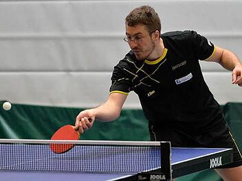 Daniel Glaas verlor sein Doppel mit Timo Kaiser im Entscheidungssatz und das Spiel mit dem SC Adelsdorf gegen die DJK Nürnberg II. Der Abstieg aus der Landesliga stand aber schon vorher fest.  Foto: Picturedreams